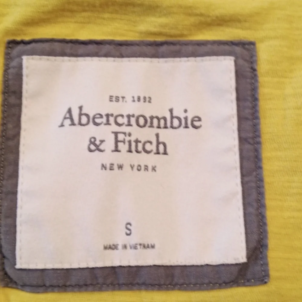 NWOT Y2K Abercrombie and Fitch Yellow Women's Top Small